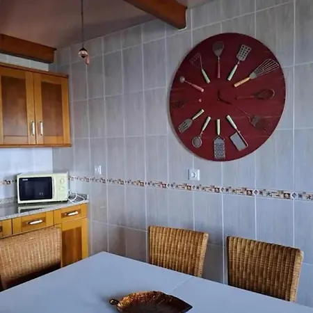 O Abrigo Laje (Pico Island)