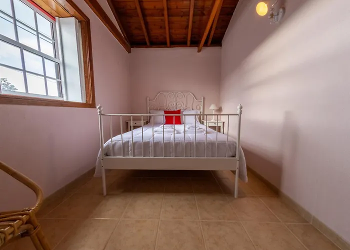 O Abrigo Laje (Pico Island)