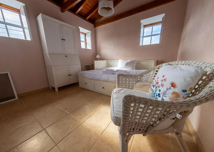 O Abrigo Laje (Pico Island)