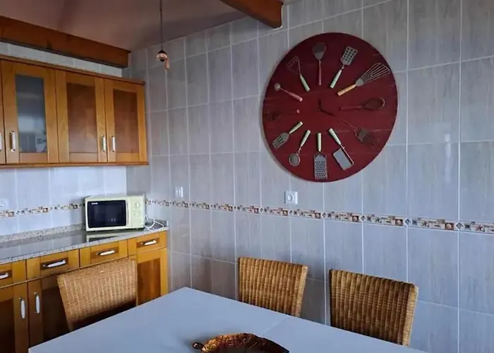 O Abrigo Laje (Pico Island)